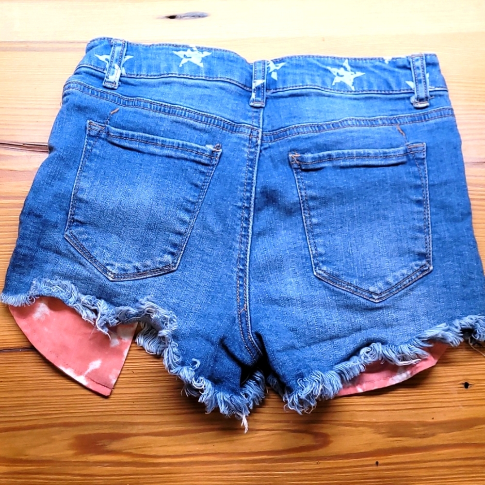 Shorts - Picture 2 of 3